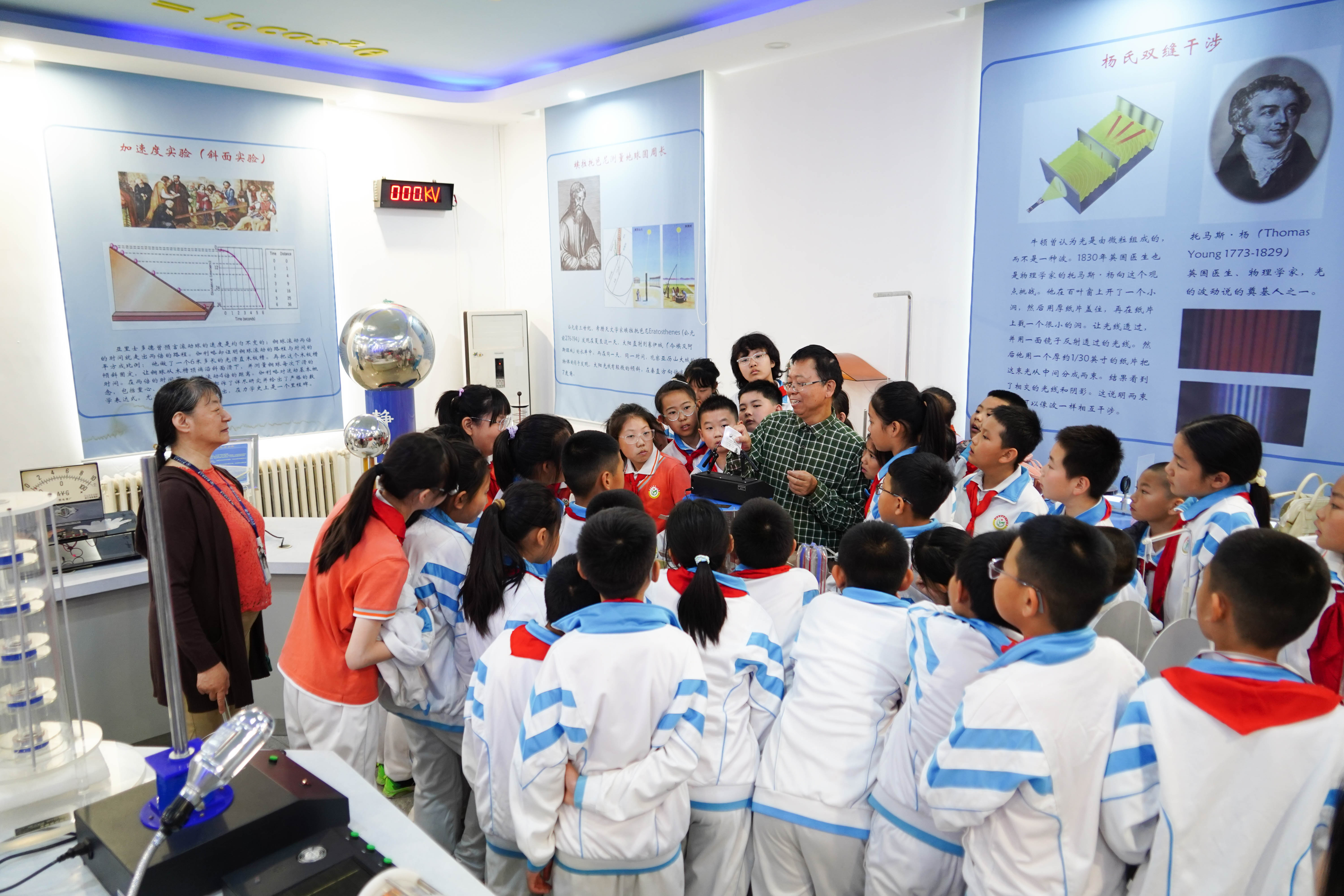 物理与天文学院-4.jpg